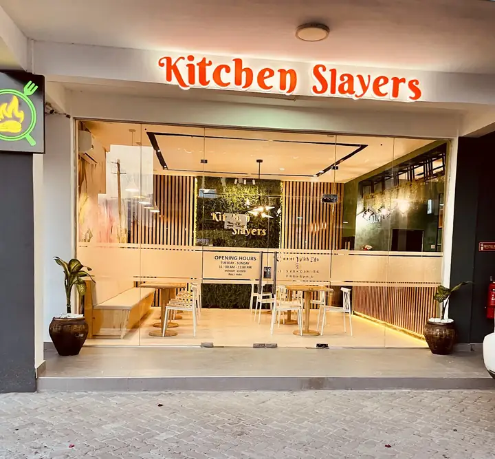 Kitchen Slayers kwa nje